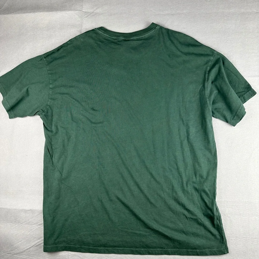 American Eagle Queen Tour 75 Graphic Band Tee Green Silver Glitter Mens M NEW